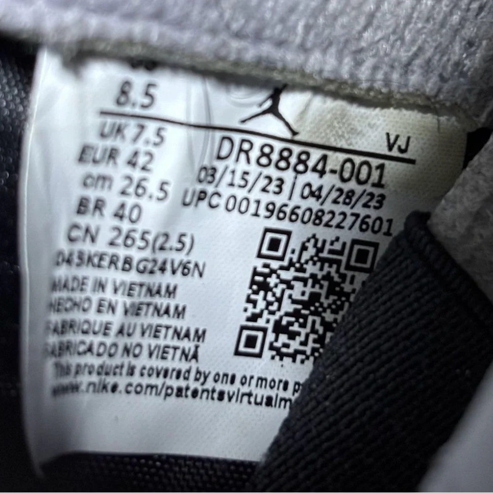 Jordan retro black